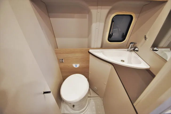 Fahrzeugbild Bürstner Lineo C 590 #14