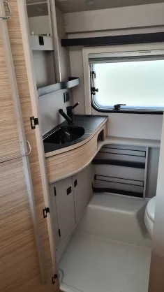 Bild 16 Hymer Eriba Touring 542 Tango Red Edition *WIR RÄUMEN DAS LAGER AUF*