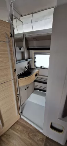 Bild 8 Hymer Eriba Touring 530 TANGO RED ED., MARKISE, AUTARK