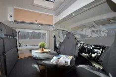 Bild 6 Sunlight Camper Van Cliff 640 Entry