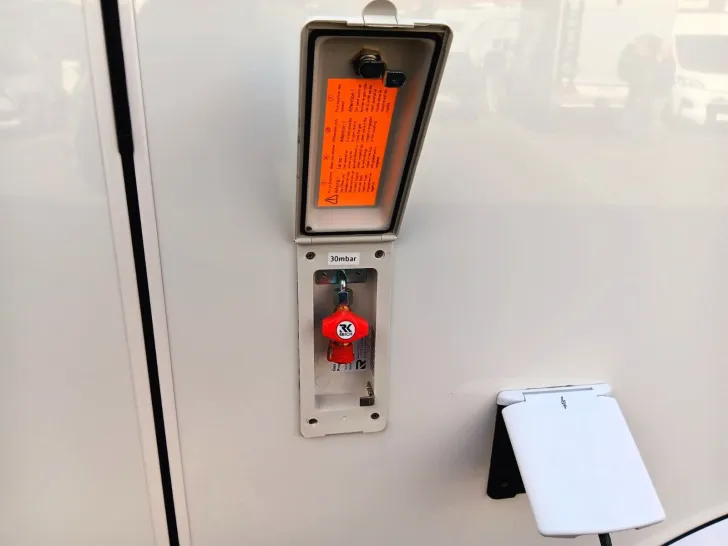 Fahrzeugbild Hymer BMC 600 I*WhiteLine*Solar*GFK*Dachklima*LED*AHK* #7