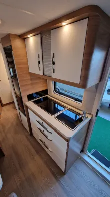 Fahrzeugbild Hobby De Luxe 560 KMFe #7