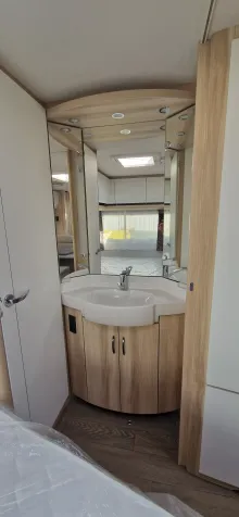 Fahrzeugbild Hobby De Luxe 560 KMFe #12