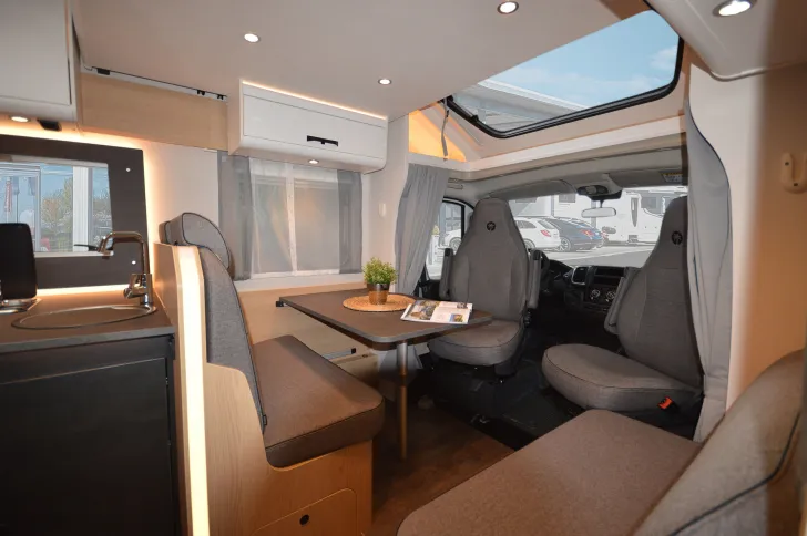 Fahrzeugbild Sunlight T 67 #4