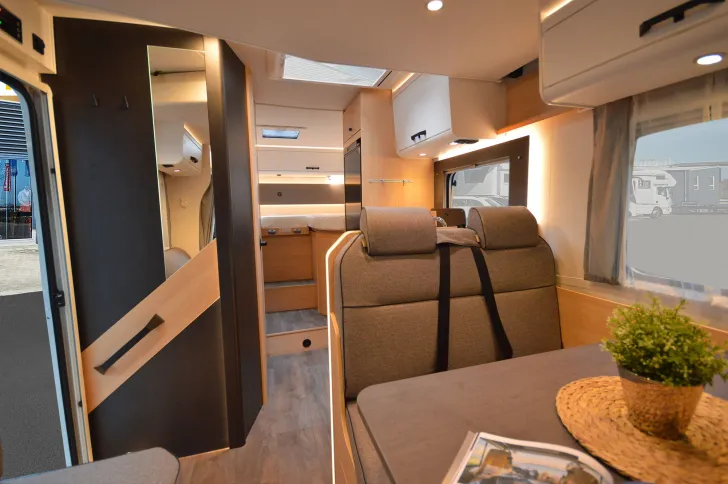 Fahrzeugbild Sunlight T 67 #5