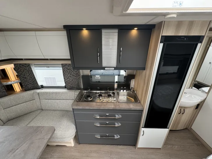 Fahrzeugbild Hobby De Luxe 460 UFe #8