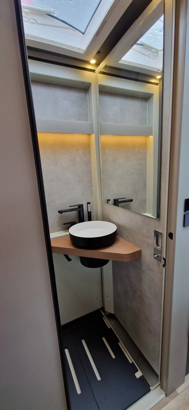 Fahrzeugbild Niesmann + Bischoff iSMOVE 6.9 E Sie sparen 17.815,-€!! -10%!! #29