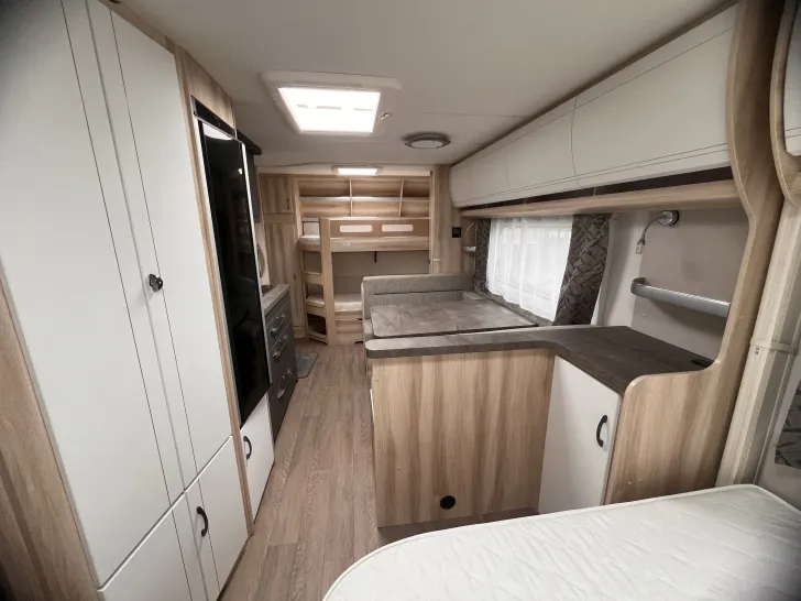 Fahrzeugbild Hobby De Luxe 560 KMFe #13