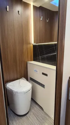 Bild 18 Bürstner Elegance I 910 G Listenpreis: 207.200€