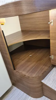 Bild 25 Bürstner Elegance I 910 G Listenpreis: 207.200€