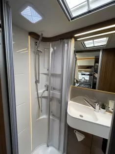 Bild 18 Hymer B-MC I 600 WhiteLine *5.Sitzpl.*Solar*Combi6E*