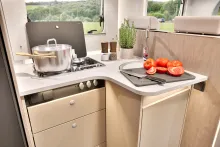 Fahrzeugbild Carado T448 pro+ *Hubbett*Combi-6E*TV-Paket* #8