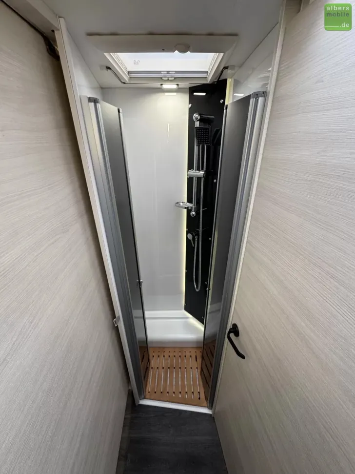 Fahrzeugbild Challenger Teilintegriert 328 Graphite Ultimate SAT TV Arctic #23