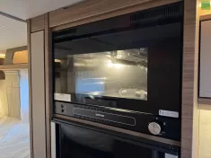 Bild 16 Knaus L!VE I 700 MEG 180PS 4400kg Backofen Markise2025