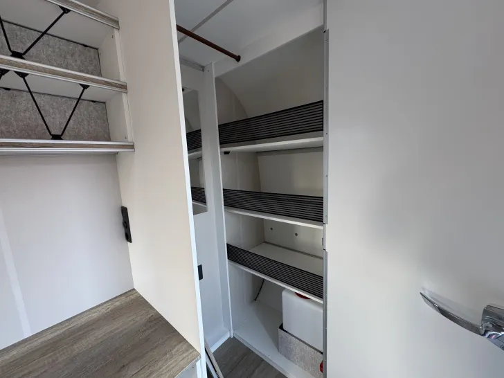 Fahrzeugbild Hobby Beachy 420 #6