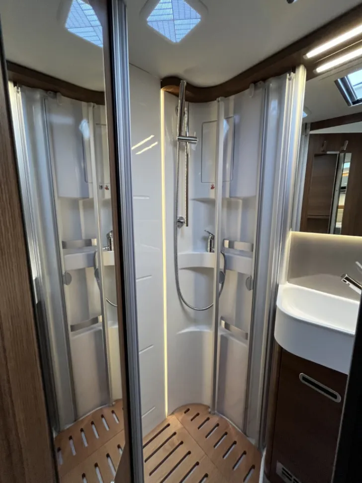 Fahrzeugbild Hymer B-MC I 600 *Arktis*Hubstützen*Solar*Lithium* #25