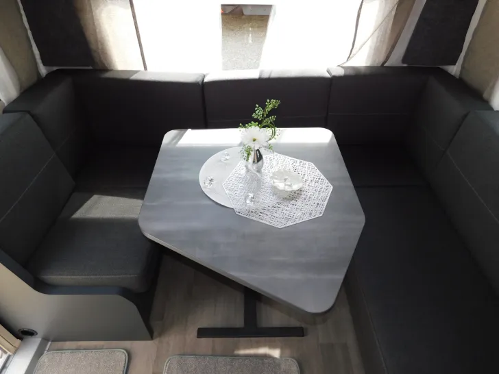 Fahrzeugbild Hobby Maxia 495 UL 1800kg, Bettverbreiterung + Polster #7