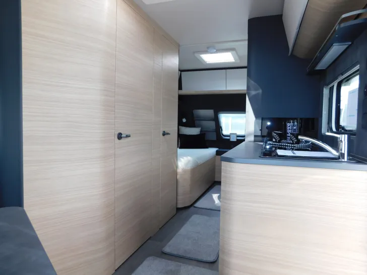 Fahrzeugbild Hobby Maxia 495 UL 1800kg, Bettverbreiterung + Polster #8