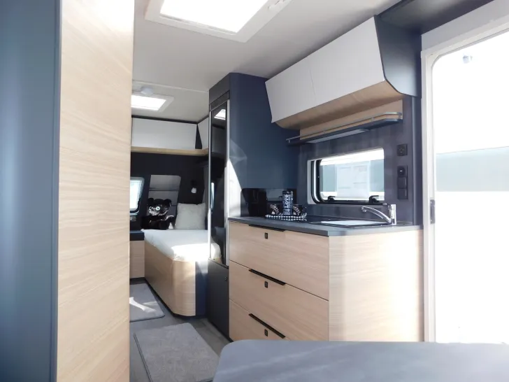 Fahrzeugbild Hobby Maxia 495 UL 1800kg, Bettverbreiterung + Polster #9