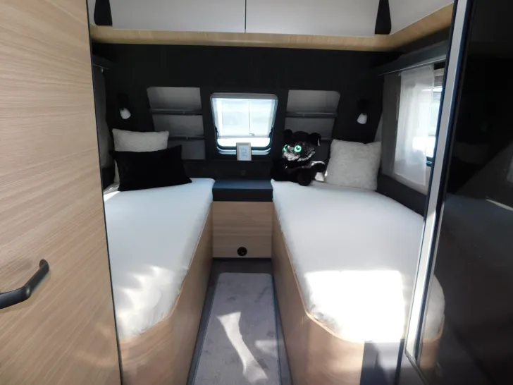 Fahrzeugbild Hobby Maxia 495 UL 1800kg, Bettverbreiterung + Polster #12