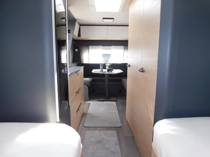 Fahrzeugbild Hobby Maxia 495 UL 1800kg, Bettverbreiterung + Polster #15