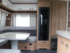 Bild 6 Tabbert Rossini Finest Edition 450 TD 2.3 GFK, Glattblech
