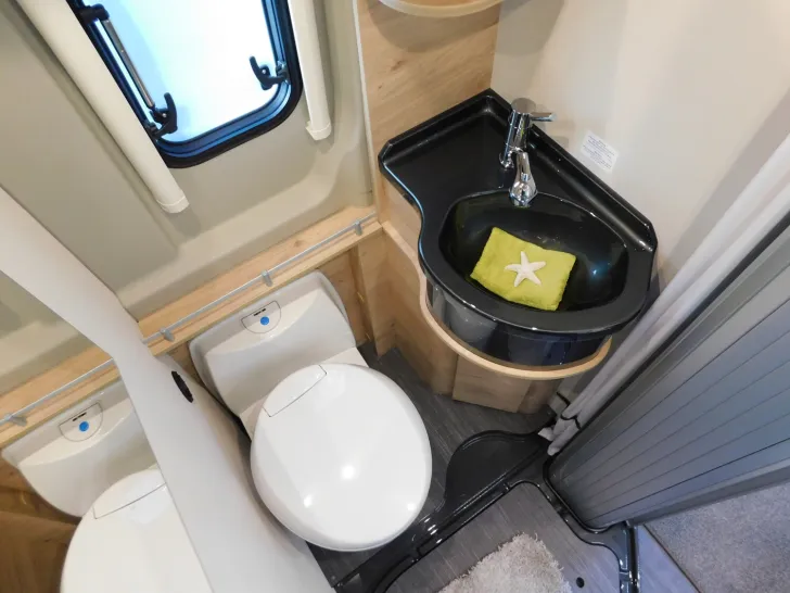 Fahrzeugbild Dethleffs Globetrail 600 DR Fiat Combi6D,Schlafdach,8G-Aut #20