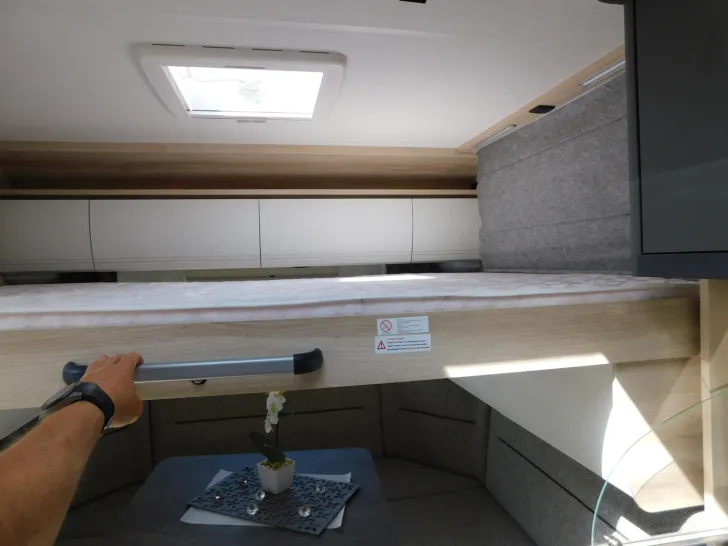 Fahrzeugbild Hobby De Luxe 515 UHK 2000Kg,Alu,Mikrowelle,Teppich... #8