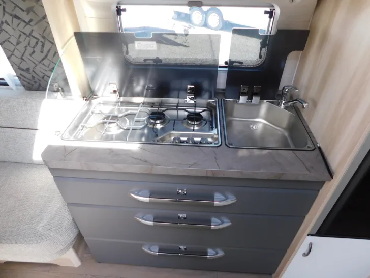 Fahrzeugbild Hobby De Luxe 515 UHK 2000Kg,Alu,Mikrowelle,Teppich... #12