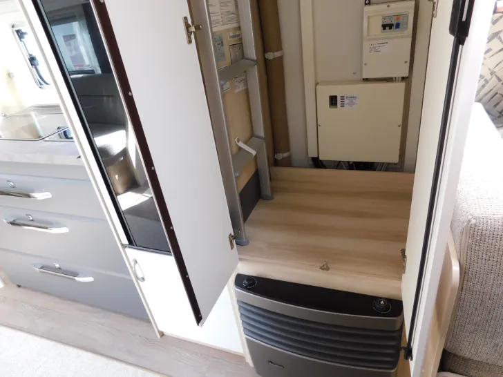 Fahrzeugbild Hobby De Luxe 515 UHK 2000Kg,Alu,Mikrowelle,Teppich... #18