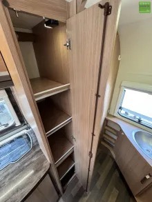 Fahrzeugbild Knaus Sky Traveller Family 500 D 5,61m Solar Navi #26