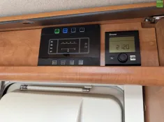 Bild 26 Carthago c-tourer T 143 Einzelbetten Solar Markise RFK TV