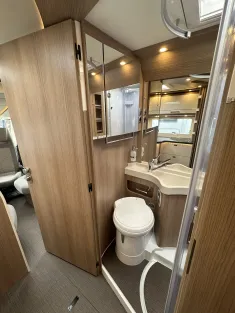Bild 13 Carthago C1-tourer I 148 KB-LE comfort 4.2t 180 PS, SAT inkl. TV, 4,25 t