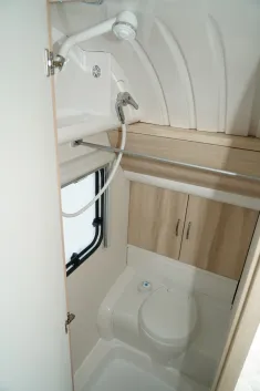 Bild 10 Hobby De Luxe 540 KMFe (13) viel Ausstattung!