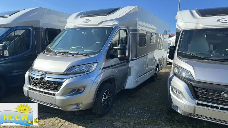 Schräg Vorne Carado T 447 Pro + / 165 PS + Hubbett