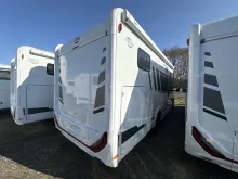 Schräg Hinten Carado T 447 Pro + / 165 PS + Hubbett