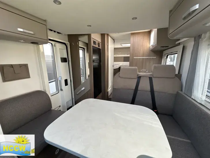 Sicht vorne-hinten Carado T 447 Pro + / 165 PS + Hubbett