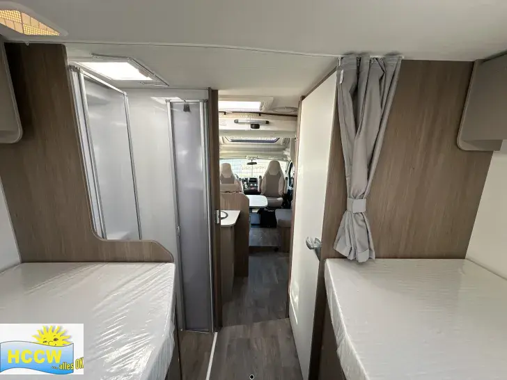 Sicht vorne-hinten Carado T 447 Pro + / 165 PS + Hubbett