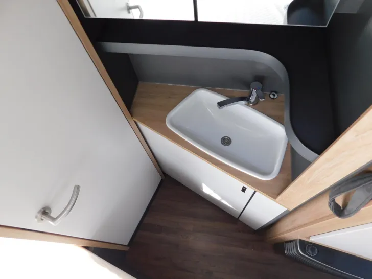 Fahrzeugbild Knaus Sport 450 FU Mover, Fahrradträger, TV-Halter #11