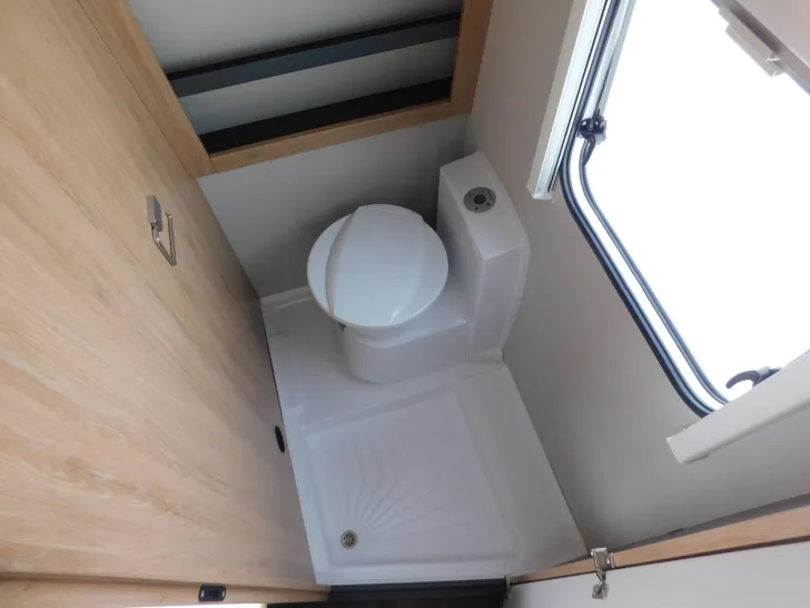 Fahrzeugbild Knaus Sport 450 FU Mover, Fahrradträger, TV-Halter #12