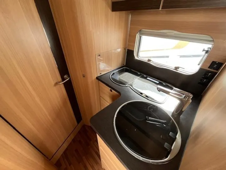 Fahrzeugbild LMC Breezer Lift H 737 G Euro 6 Automatik- SAT- Solar- Lithium 150A #9