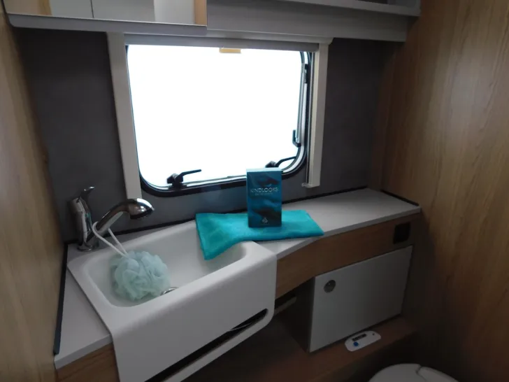 Fahrzeugbild Dethleffs Aero 410 QS Duschpaket, Stauklappe links, 1700Kg #15