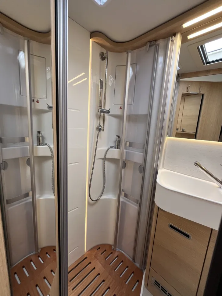 Fahrzeugbild Hymer B-MC I 600 BlackLine *Arktis*Autarkie*Solar* #23