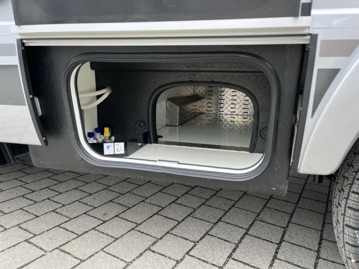 Fahrzeugbild Hymer B-MC I 600 BlackLine *Arktis*Autarkie*Solar* #33