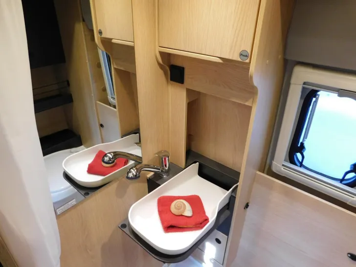 Fahrzeugbild Sunlight Vanlife 540 AWT iso+beheizt, Fenster hi.re. #17