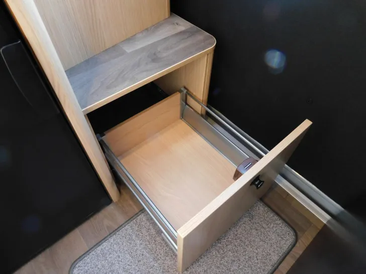 Fahrzeugbild Sunlight Vanlife 540 AWT iso+beheizt, Fenster hi.re. #18