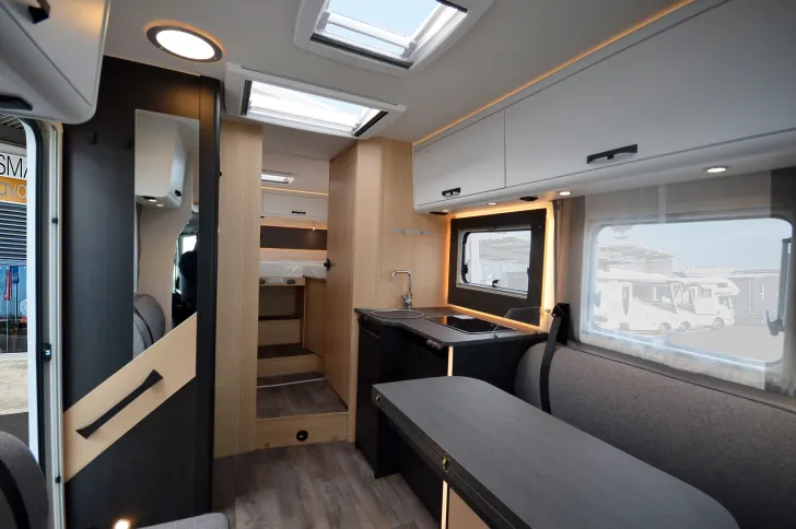 Fahrzeugbild Sunlight T 68C #7