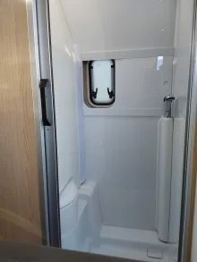 Fahrzeugbild Sunlight Cliff X 640 Automatik + Schwenkbad + Skyroof #12