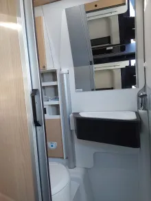 Fahrzeugbild Sunlight Cliff X 640 Automatik + Schwenkbad + Skyroof #10