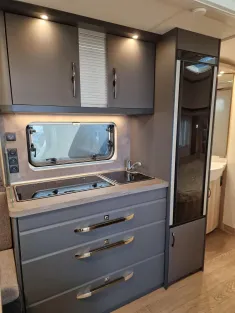 Bild 5 Hobby De Luxe 460 UFe - Sondermodell IC-Line